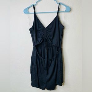 Short romper with open front, scrunch top size L